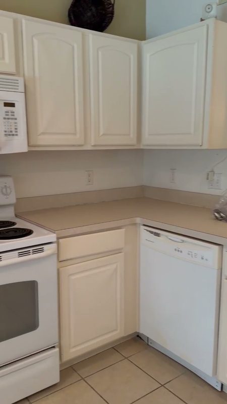 Same Kissimmee kitchen before the remodel