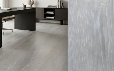 Platinum Gray Oak Rios Floor LVP plank swatch